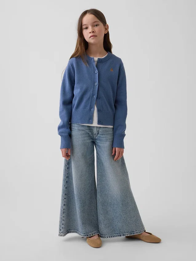 Locker sitzende, kurze Strickjacke für Kinder
