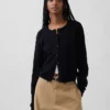 Locker sitzender, kurz geschnittener Pullover aus 100 % Baumwolle