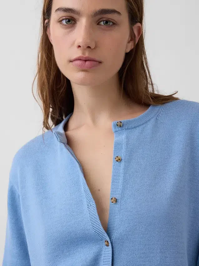 Locker sitzender, kurz geschnittener Pullover aus 100 % Baumwolle