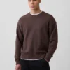 Locker sitzender, kurzer Pullover mit Rundhalsausschnitt