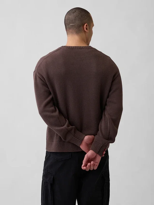 Locker sitzender, kurzer Pullover mit Rundhalsausschnitt