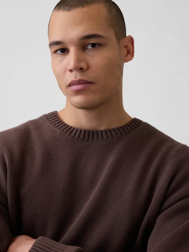 Locker sitzender, kurzer Pullover mit Rundhalsausschnitt