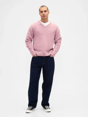 Locker sitzender, kurzer Pullover mit V-Ausschnitt