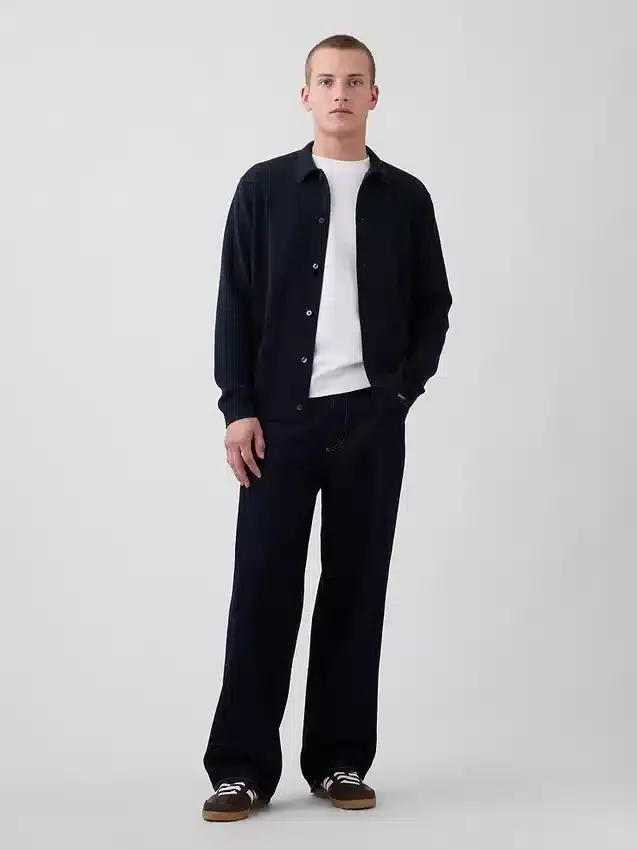 Locker sitzender Pullover