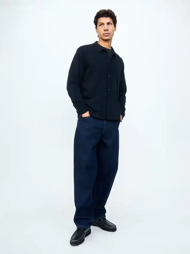 Locker sitzender Pullover