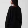 Locker sitzender Pullover aus 100 % Baumwolle im Häkel-Look