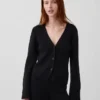 Locker sitzender Pullover aus Baumwollmischung mit V-Ausschnitt