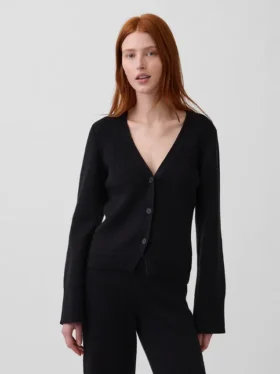 Locker sitzender Pullover aus Baumwollmischung mit V-Ausschnitt