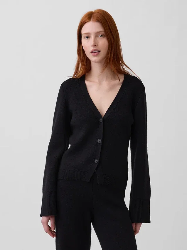 Locker sitzender Pullover aus Baumwollmischung mit V-Ausschnitt