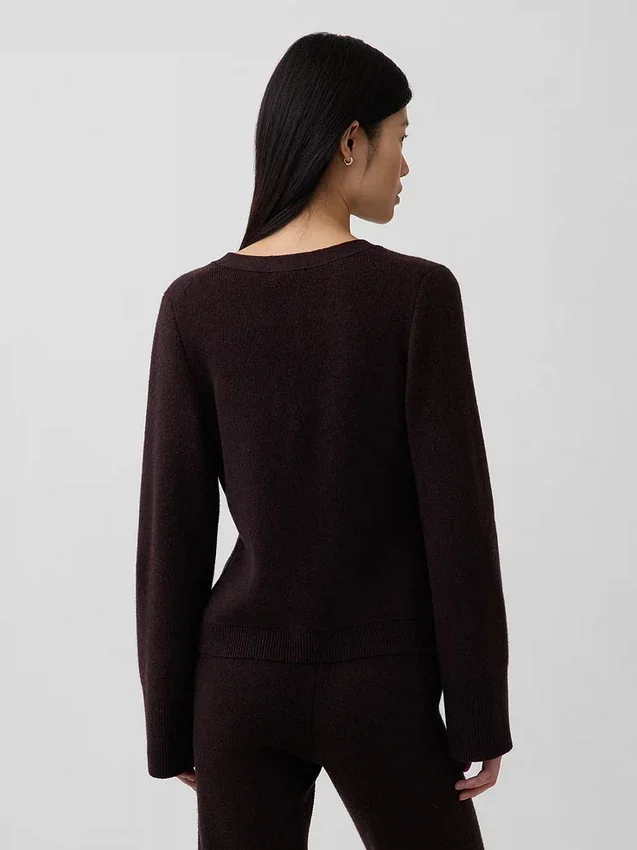 Locker sitzender Pullover aus Baumwollmischung mit V-Ausschnitt
