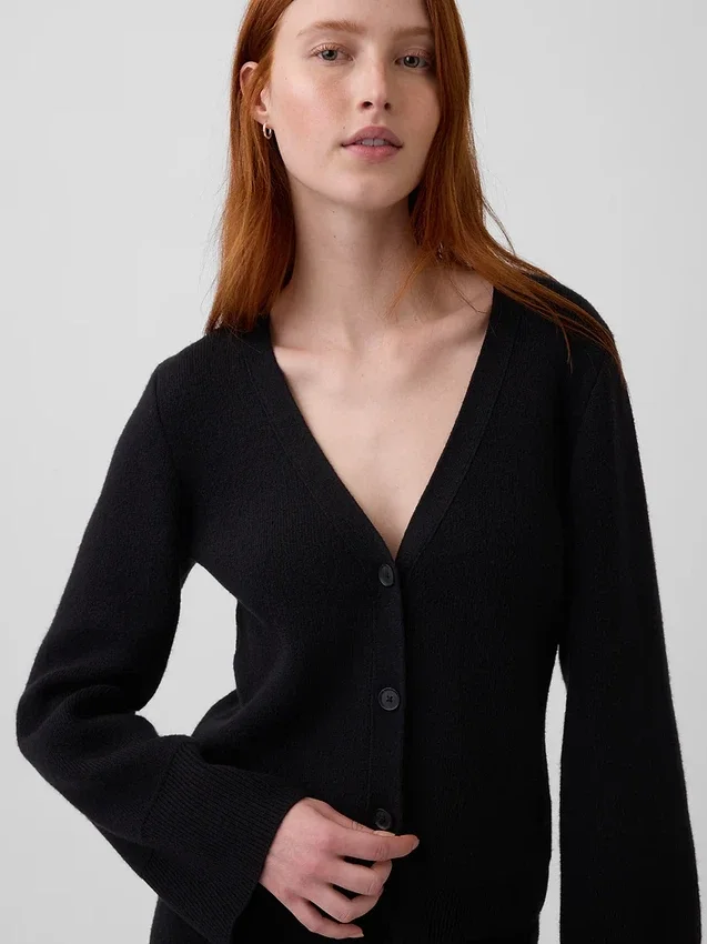 Locker sitzender Pullover aus Baumwollmischung mit V-Ausschnitt