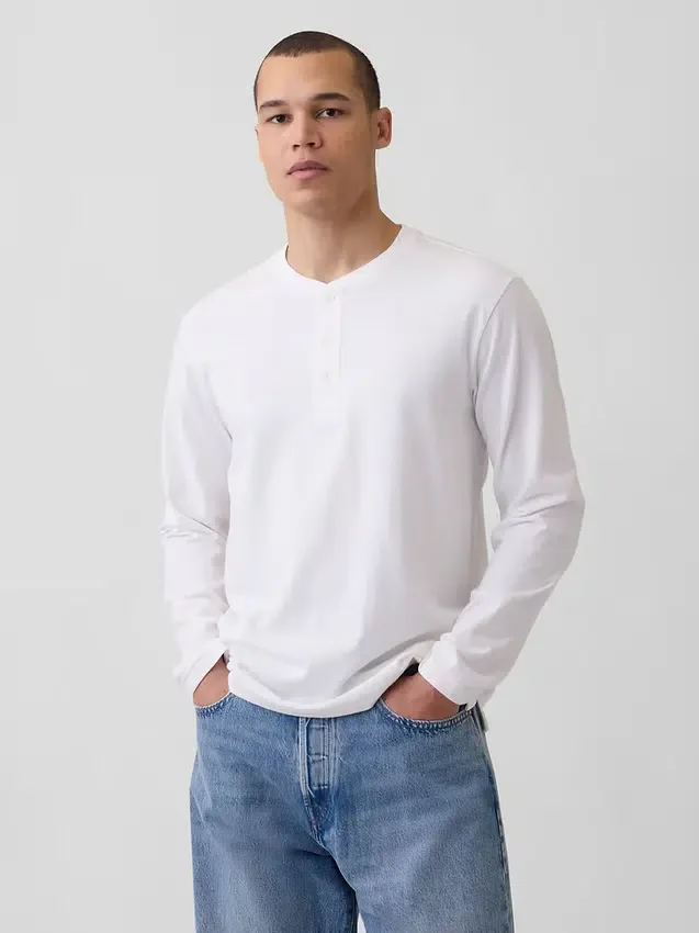 Locker sitzendes Henley-T-Shirt