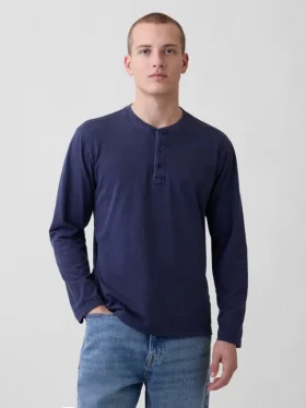 Locker sitzendes Henley-T-Shirt