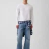 Locker sitzendes Henley-T-Shirt