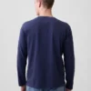 Locker sitzendes Henley-T-Shirt