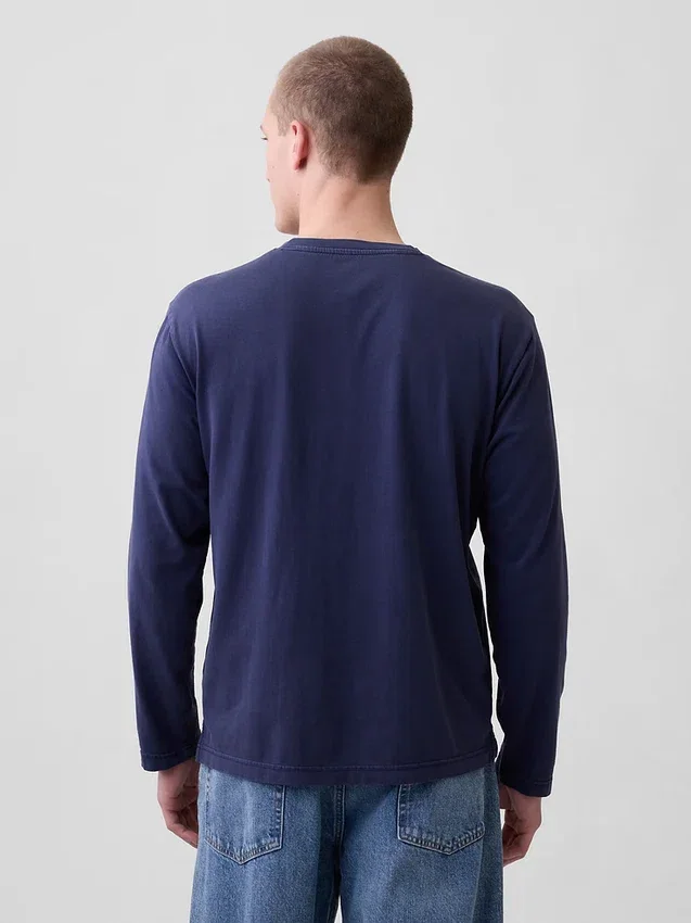 Locker sitzendes Henley-T-Shirt