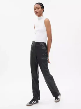 Lockere Hose aus veganem Leder mit mittlerer Leibhöhe