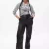 Lockere Hose aus veganem Leder mit mittlerer Leibhöhe