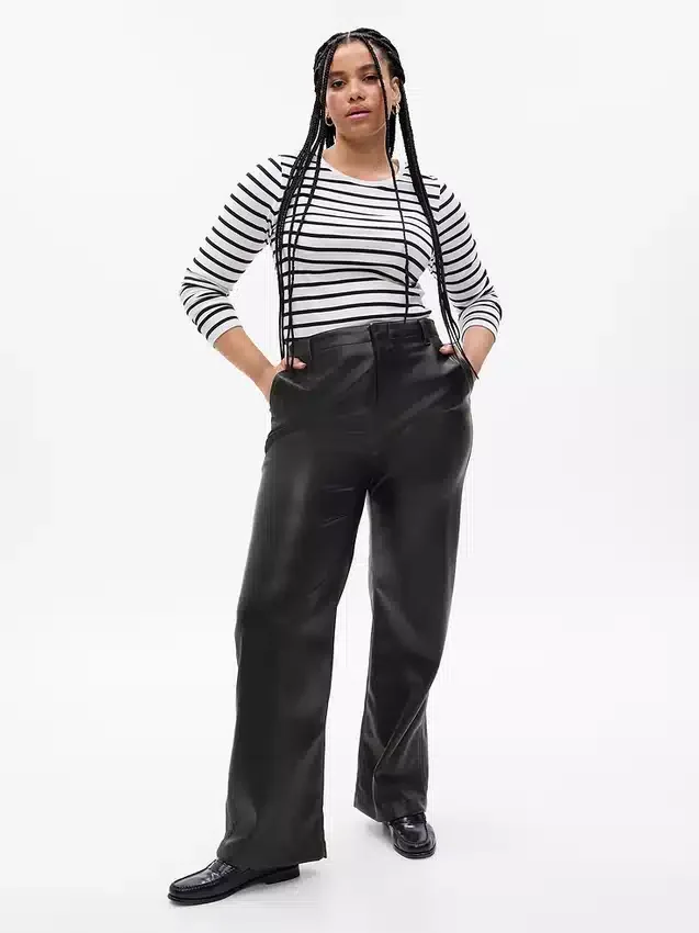 Lockere Hose aus veganem Leder mit mittlerer Leibhöhe