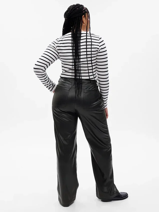 Lockere Hose aus veganem Leder mit mittlerer Leibhöhe