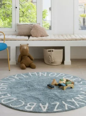 Lorena Canals Waschbarer Teppich „Abc“ in Natur und Vintage-Blau