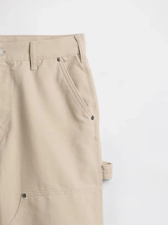 Lose Carpenter-Hose im 90er-Jahre-Stil aus Canvas mit doppelten Knieverstärkungen