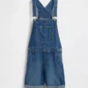 Lose Denim-Latzhose im 90er-Jahre-Stil
