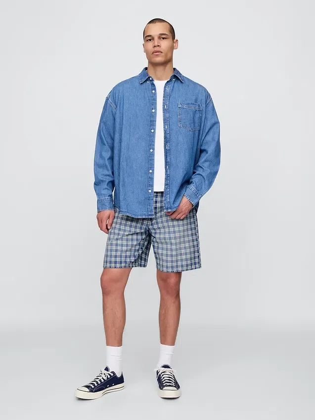 Lose Denim-Shorts im 90er-Jahre-Karo-Look
