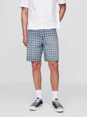 Lose Denim-Shorts im 90er-Jahre-Karo-Look