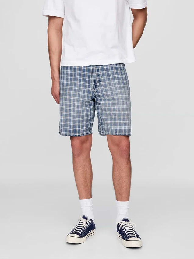 Lose Denim-Shorts im 90er-Jahre-Karo-Look