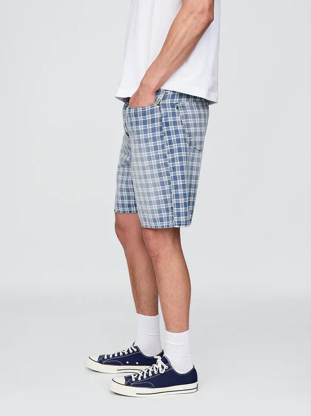Lose Denim-Shorts im 90er-Jahre-Karo-Look
