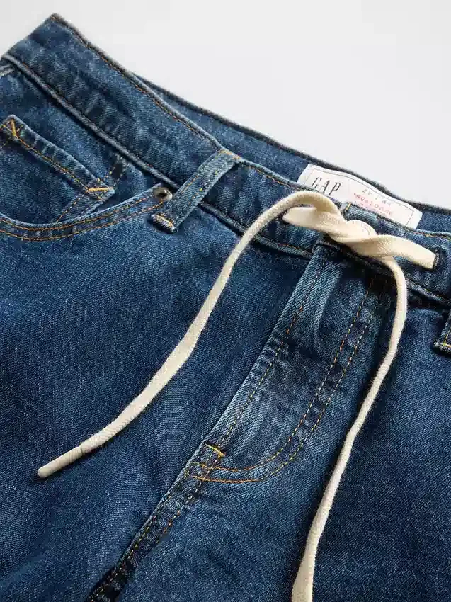 Lose Jeans im 90er-Jahre-Stil mit niedriger Leibhöhe und Kordelzug