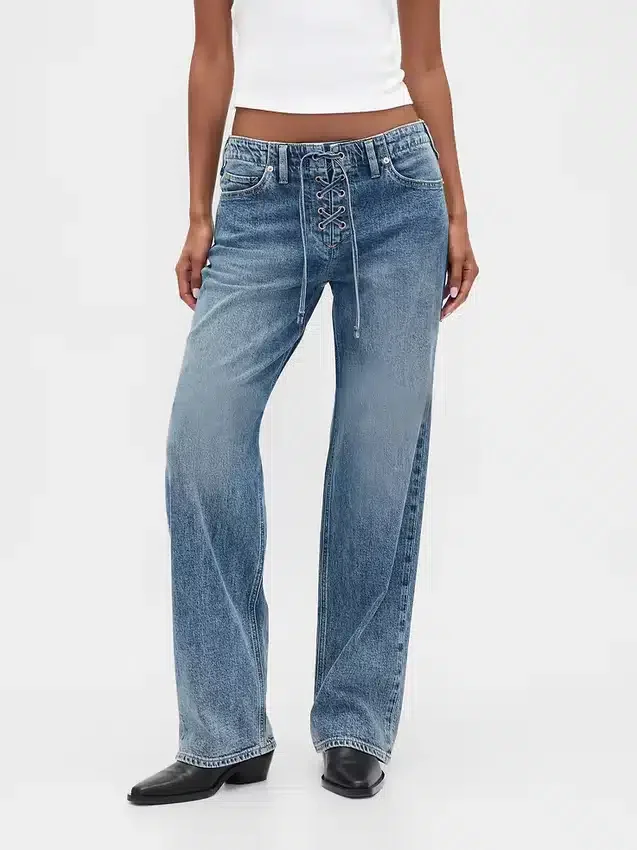 Lose Jeans im 90er-Jahre-Stil mit niedriger Leibhöhe und Schnürung