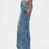 Lose Jeans im 90er-Jahre-Stil mit niedriger Leibhöhe und Schnürung
