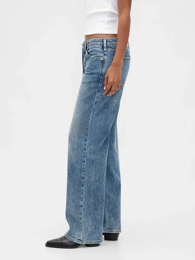 Lose Jeans im 90er-Jahre-Stil mit niedriger Leibhöhe und Schnürung