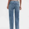 Lose Jeans im 90er-Jahre-Stil mit niedriger Leibhöhe und Schnürung