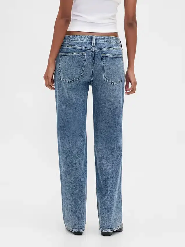 Lose Jeans im 90er-Jahre-Stil mit niedriger Leibhöhe und Schnürung