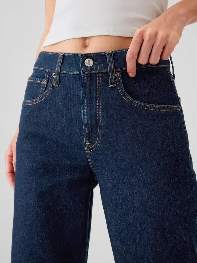 Lose Jeans im Stil der 90er mit mittlerer Leibhöhe