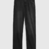 Lose Jeans im Teen-90er-Stil