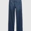 Lose Jeans im Teen-90er-Stil