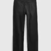 Lose Jeans im Teen-90er-Stil