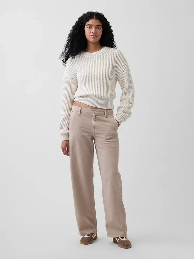 Lose sitzende Khakis im 90er-Jahre-Stil mit niedriger Leibhöhe