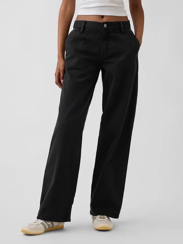 Lose sitzende Khakis im 90er-Jahre-Stil mit niedriger Leibhöhe