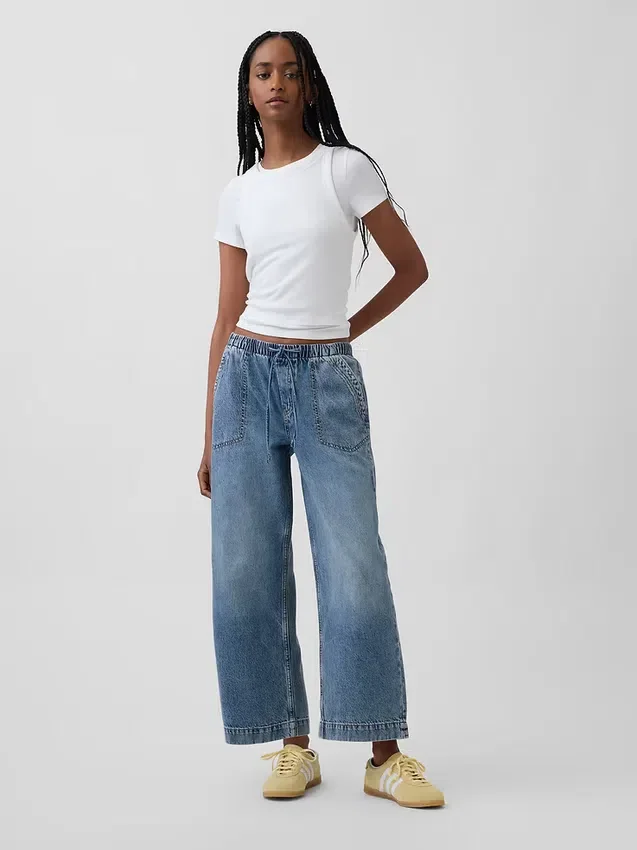 Low-Rise-Jeans im 90er-Jahre-Stil, locker und kurz geschnitten