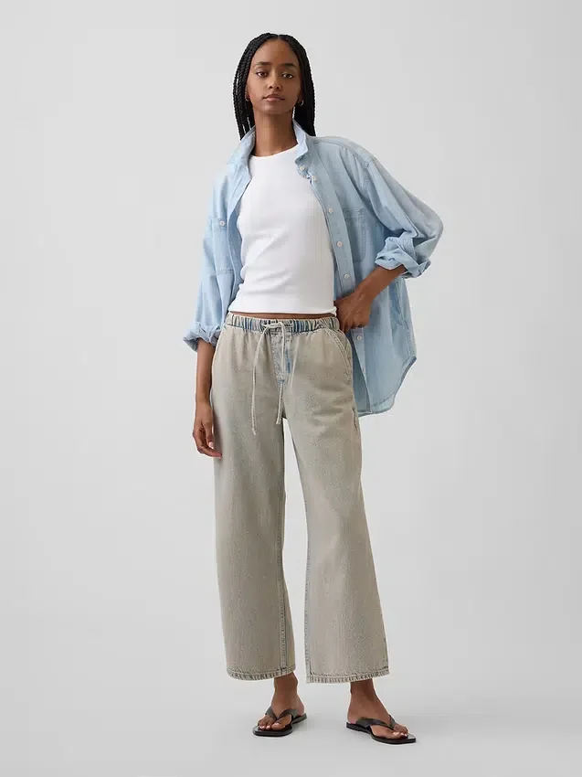 Low-Rise-Jeans im 90er-Jahre-Stil, locker und kurz geschnitten