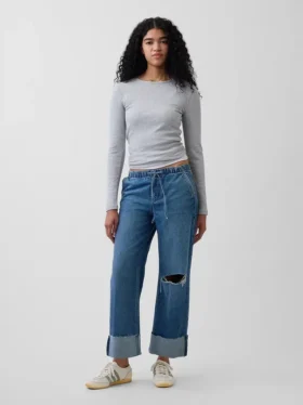 Low-Rise-Jeans im 90er-Jahre-Stil, locker und kurz geschnitten
