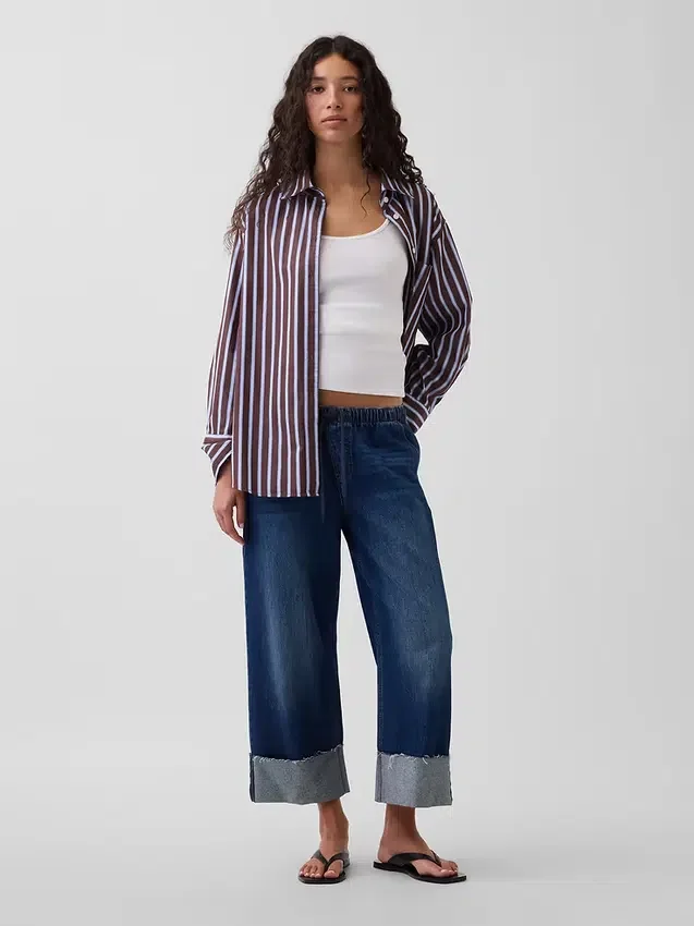 Low-Rise-Jeans im 90er-Jahre-Stil, locker und kurz geschnitten