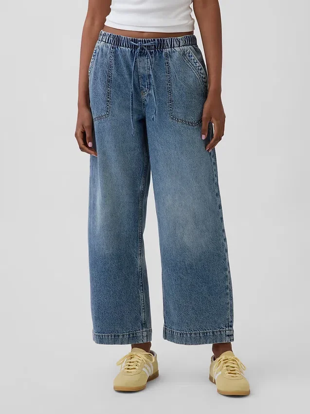 Low-Rise-Jeans im 90er-Jahre-Stil, locker und kurz geschnitten