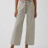 Low-Rise-Jeans im 90er-Jahre-Stil, locker und kurz geschnitten