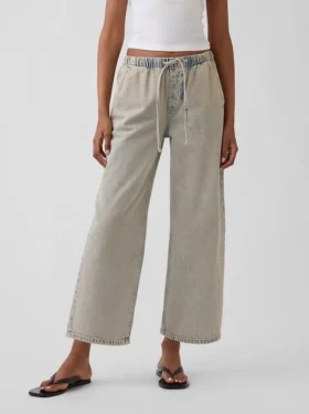 Low-Rise-Jeans im 90er-Jahre-Stil, locker und kurz geschnitten